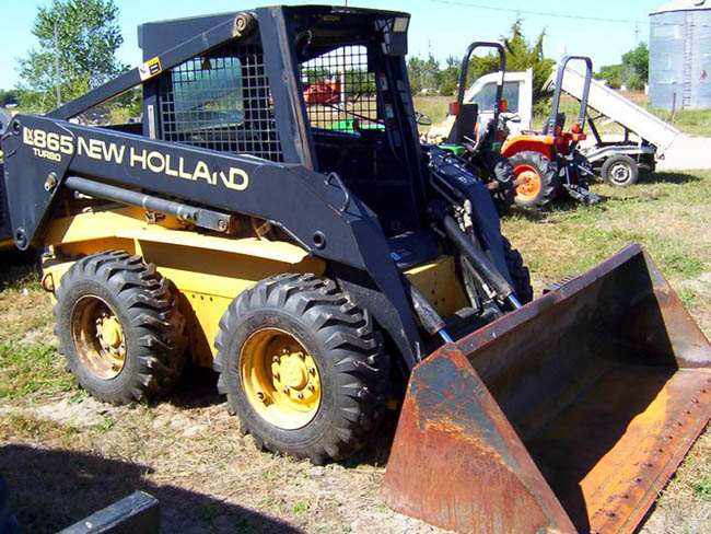 New Holland L865 Skid steer loader image